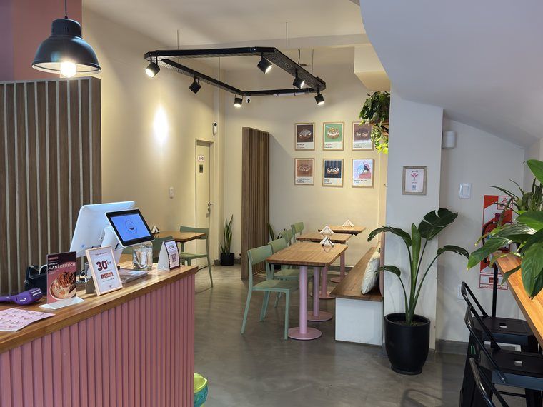 El salón del local, con mesas para quedarse